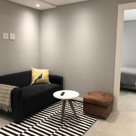 Апартаменты Private Bachelor Pad In Sea Point Кейптаун Экстерьер фото