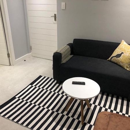 Апартаменты Private Bachelor Pad In Sea Point Кейптаун Экстерьер фото