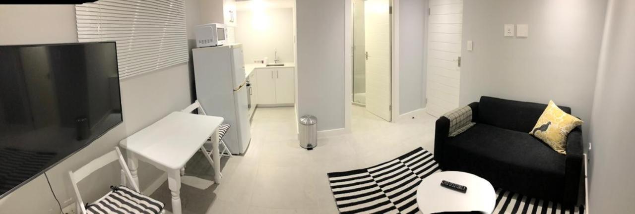 Апартаменты Private Bachelor Pad In Sea Point Кейптаун Экстерьер фото