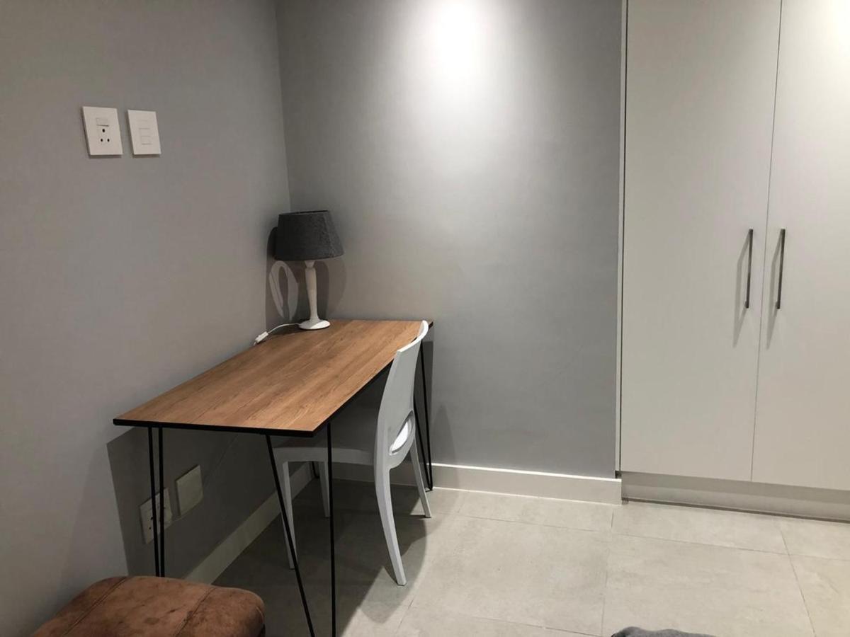 Апартаменты Private Bachelor Pad In Sea Point Кейптаун Экстерьер фото